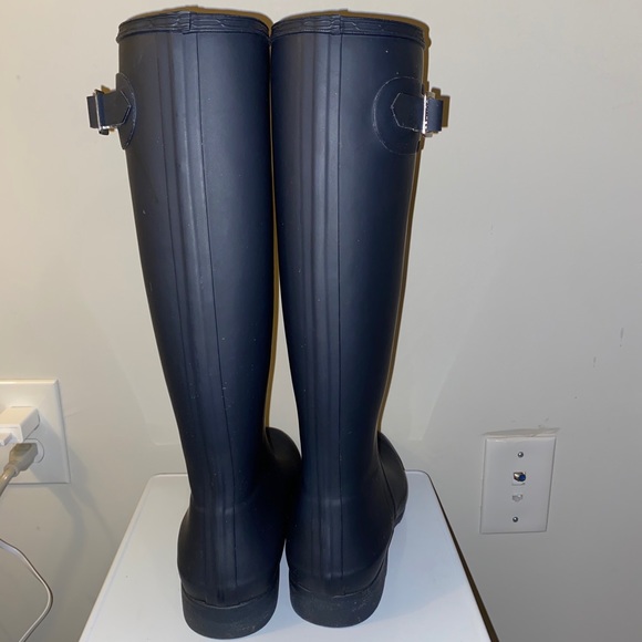 Women’s Navy Hunter Rainboots - Picture 2 of 4
